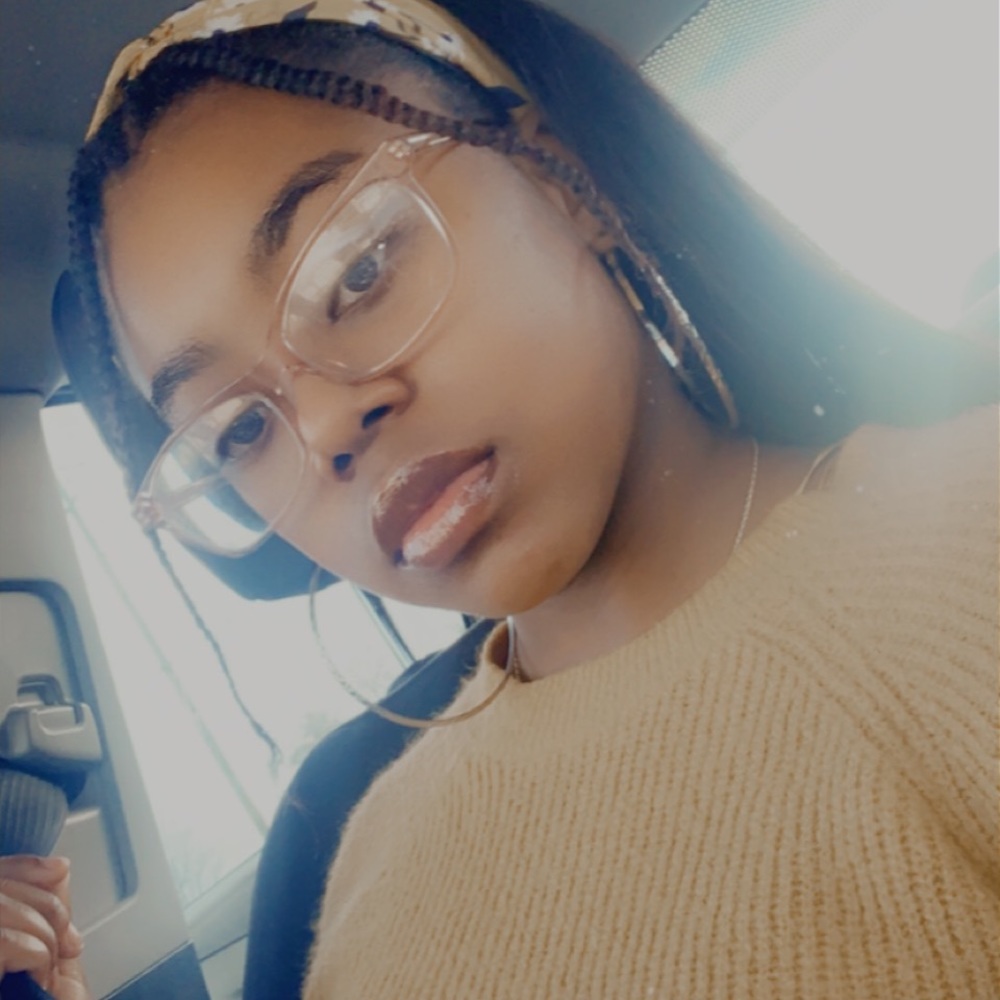 Meet your Posher, Denaja